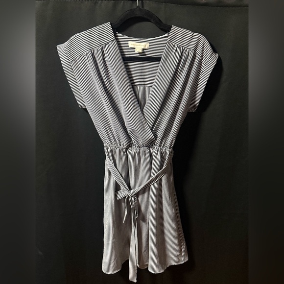 Monteau Dresses & Skirts - Monteau Black & White Striped V-Neck Mini Dress with Tie Waist